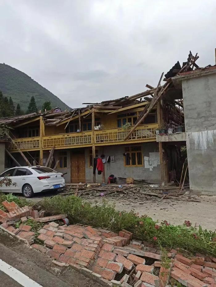 泸定地震已造成66人遇难，253人受伤，震中附近村民：很多木结构房屋都垮了，通信已恢复