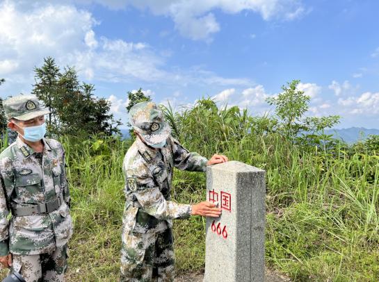 【民族团结党旗红】巡边守边41年 他磨穿了350多双解放鞋