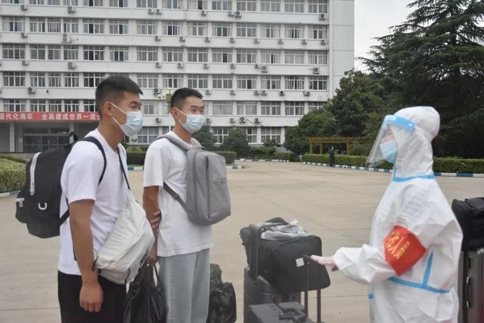 我们开学啦！海军士官学校新学员报到