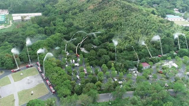 直升机、无人机、机器人、消防炮火速出动……松江佘山的这场演练很震撼