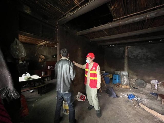 现场给出评估意见 四川住建系统290余名专家赶赴灾区给房屋“体检”