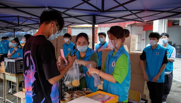 【暖心江门】难忘一刻，五邑大学两万多名师生校园内共度这个特殊的中秋！