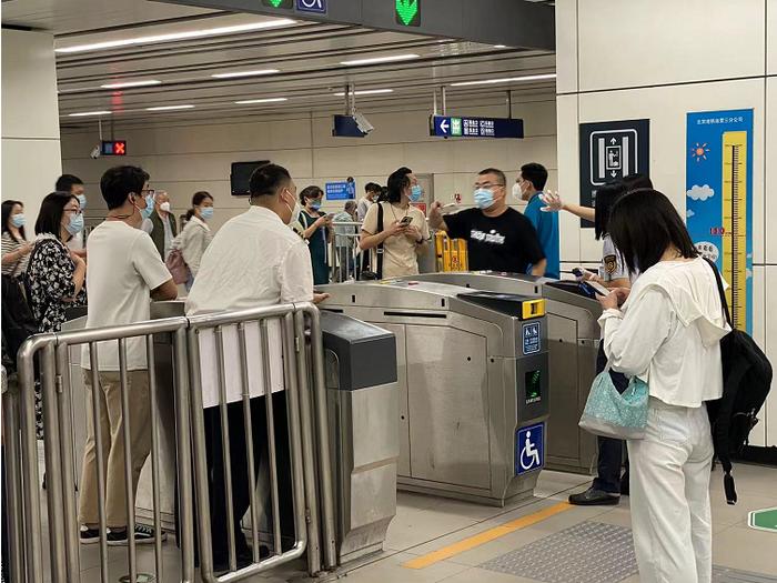 北京地铁闸机无法查验健康码有乘客被拦 回应：自动核验功能现已恢复