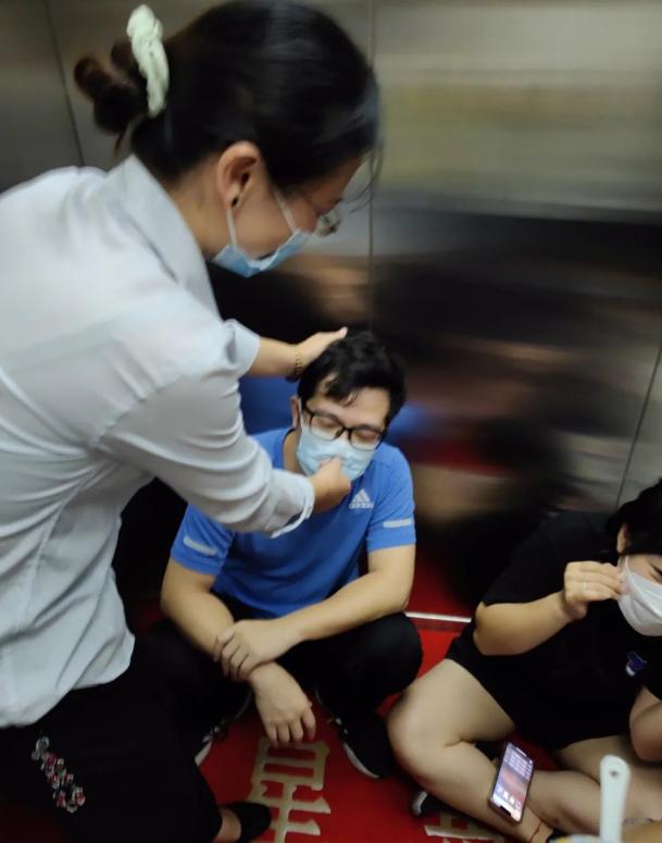被困电梯怎么办？广西柳州市市场监管局开展电梯应急救援演练