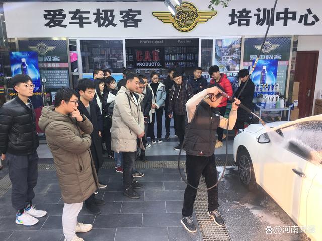 汽车美容装潢≠拿水洗车！郑州“老师儿”洗车洗成省技能大师