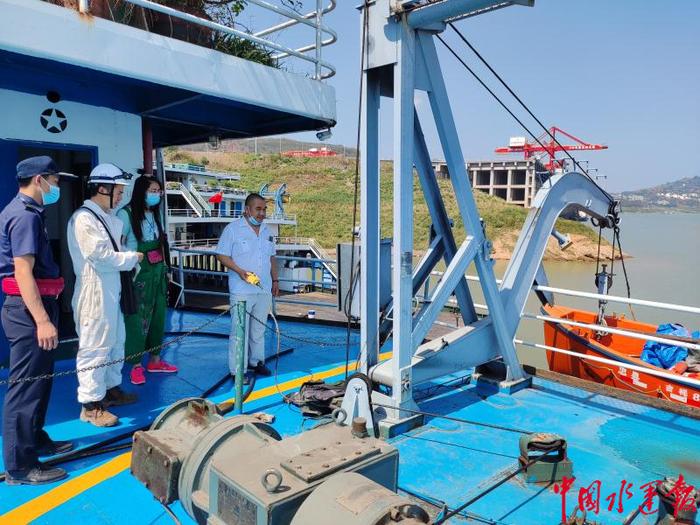 重庆忠县海事处联合船级社开展滚装客船同船安检