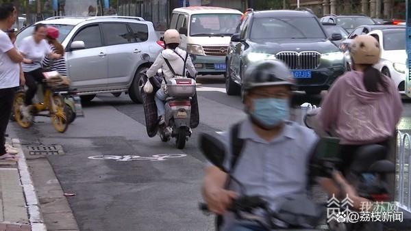 南京龙福花园小区红绿灯改位置 居民出行难丨解忧帮