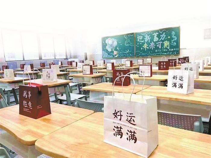 深圳多所学校新生收获意外惊喜 这样的入学礼盒你爱了吗？