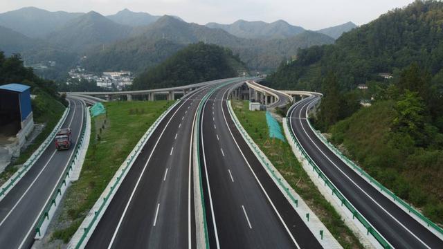 西北地区进出九寨沟最便捷通道广平高速青川段通车：广元至青川青溪古镇仅需1.5小时