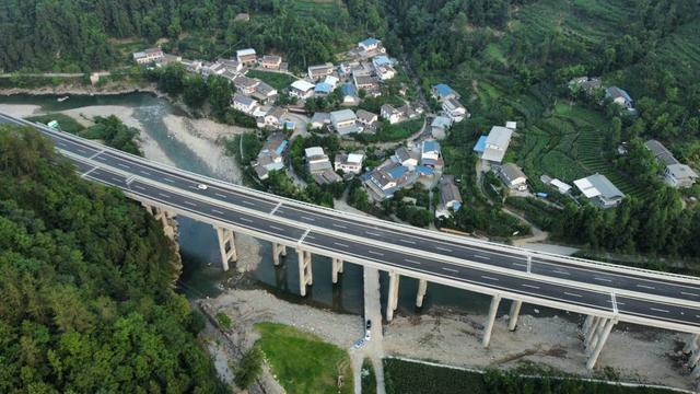 西北地区进出九寨沟最便捷通道广平高速青川段通车：广元至青川青溪古镇仅需1.5小时