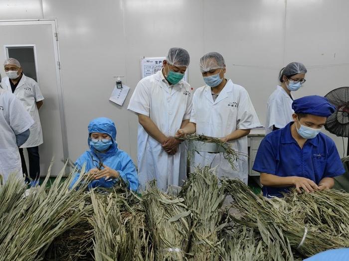 黑龙江中医药大学到和顺堂调研 企校合作助推中医药走向世界