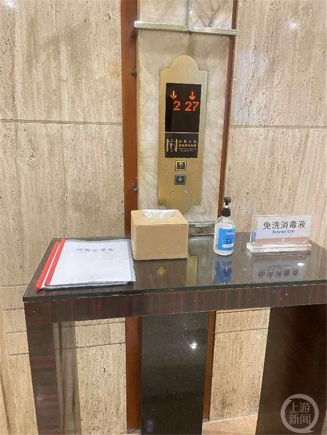 严格落实防疫要求 重庆景区、酒店入口设专人查验“三码”及核酸证明