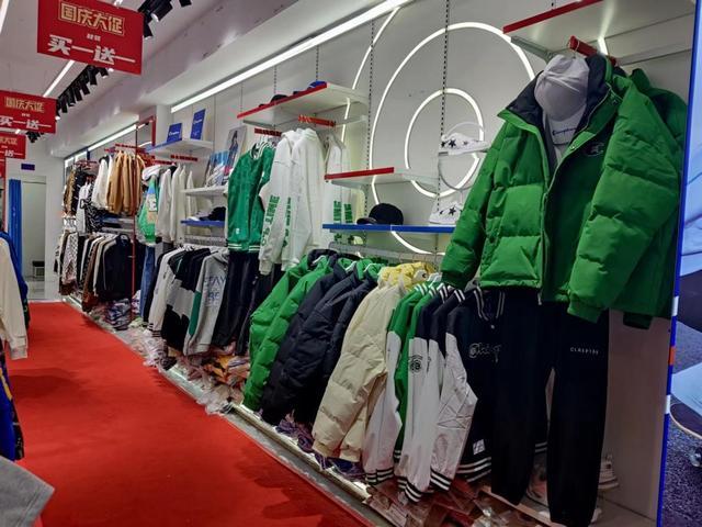 降温第5日，武汉秋衣开始打折：有服装店一天卖出冬装上百件