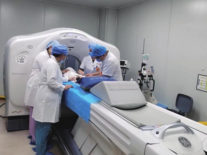 CT室成功为出生仅11天的新生儿 实施腹部CT增强扫描