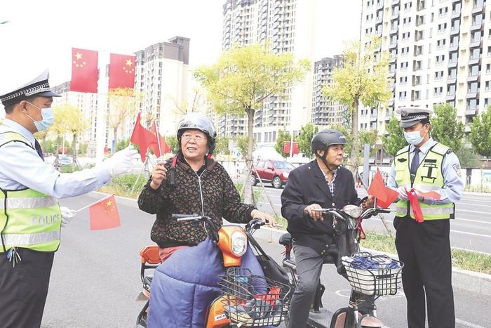 祝福祖国生日 文明安全出行