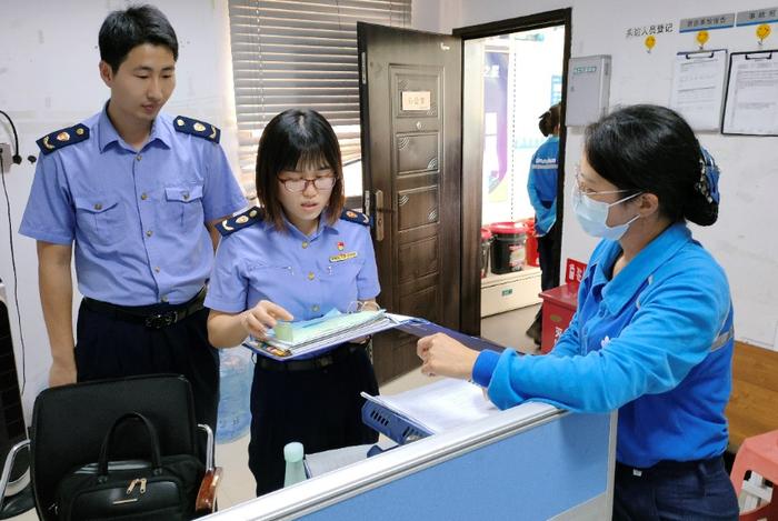 福建省漳州市龙海区市场监管局： 严打养老诈骗 守住老年人的“钱袋子”