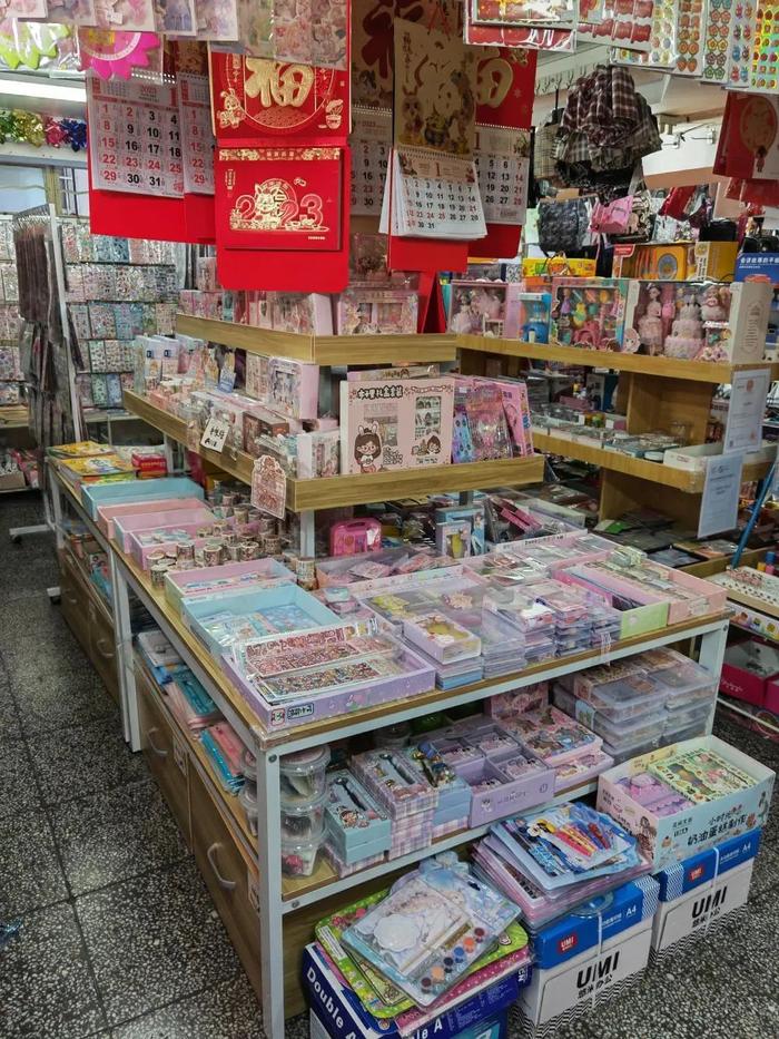 上海有家初代“网红店”开了32年：藏有几千种商品，名字很可爱