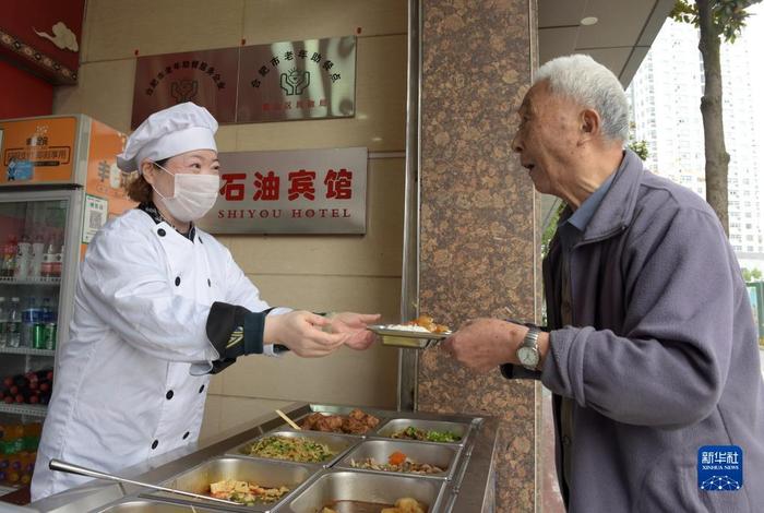 合肥：宾馆餐厅变身社区助老食堂