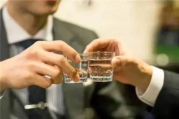 茅台镇定制酒厂家哪家好？酱香定制酒多少钱一瓶