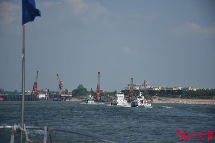 荆州海事局加强区域联动强化枯水期船舶安全监管与服务