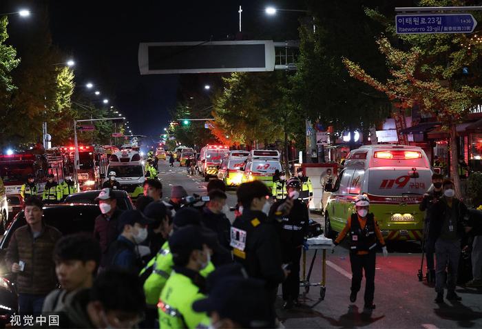 一晚约10万人涌进，踩踏事故造成超200人伤亡，韩国梨泰院是个怎样的地方？