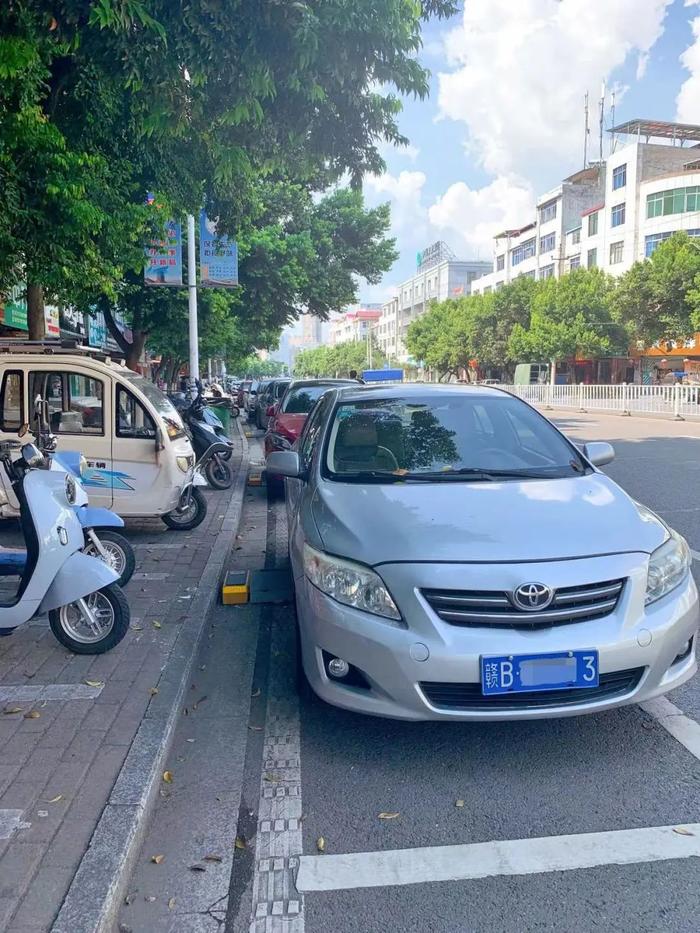 落地2年，标杆效果！看“平板车位锁”如何突围县域停车管理难题！