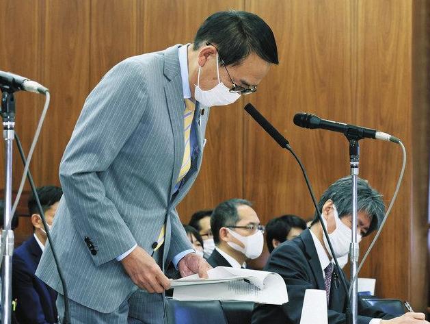 声称只有盖章执行死刑时才会上新闻头条，日本法相撤回发言并道歉