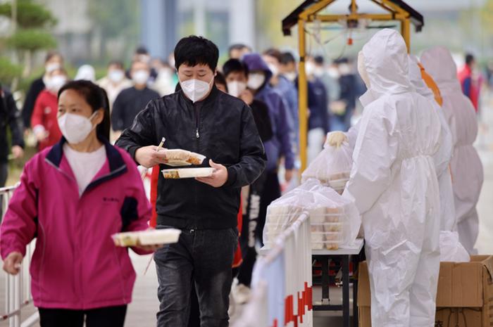 “每村要求一个！”河南多地协助富士康招工，鸿海董事长发声：最短时间回到正常产能