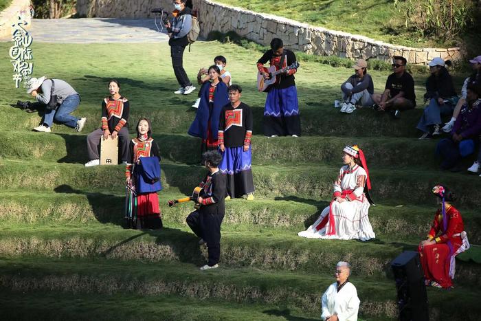 第四届大凉山国际戏剧节开幕，交响诗《这个世界的欢迎词》上演