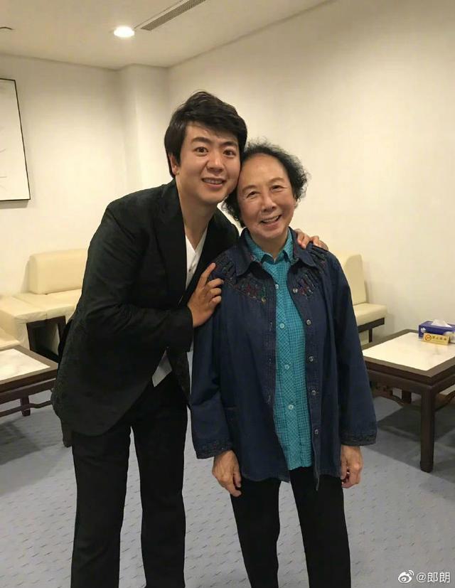 钢琴演奏家朱雅芬逝世，爱徒郎朗发文悼念：很难接受这个现实，她不仅是一位钢琴老师，更是我最亲最爱的亲人