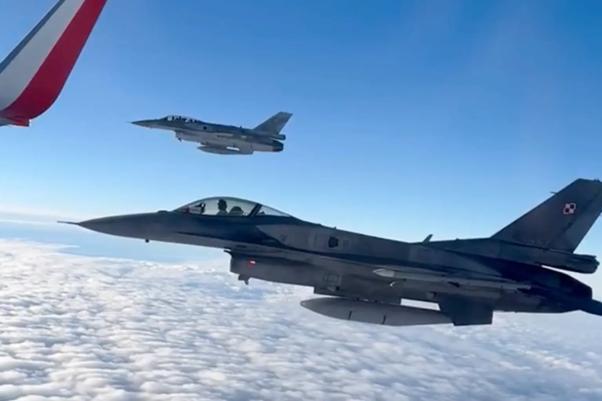 美媒：F-16护送波兰国家足球队离境前往卡塔尔参加世界杯