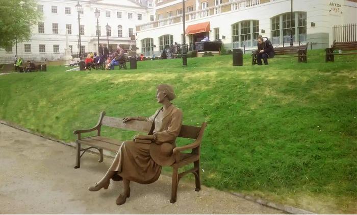 弗吉尼亚·伍尔夫雕像建成，打破英国公共雕塑性别失衡僵局
