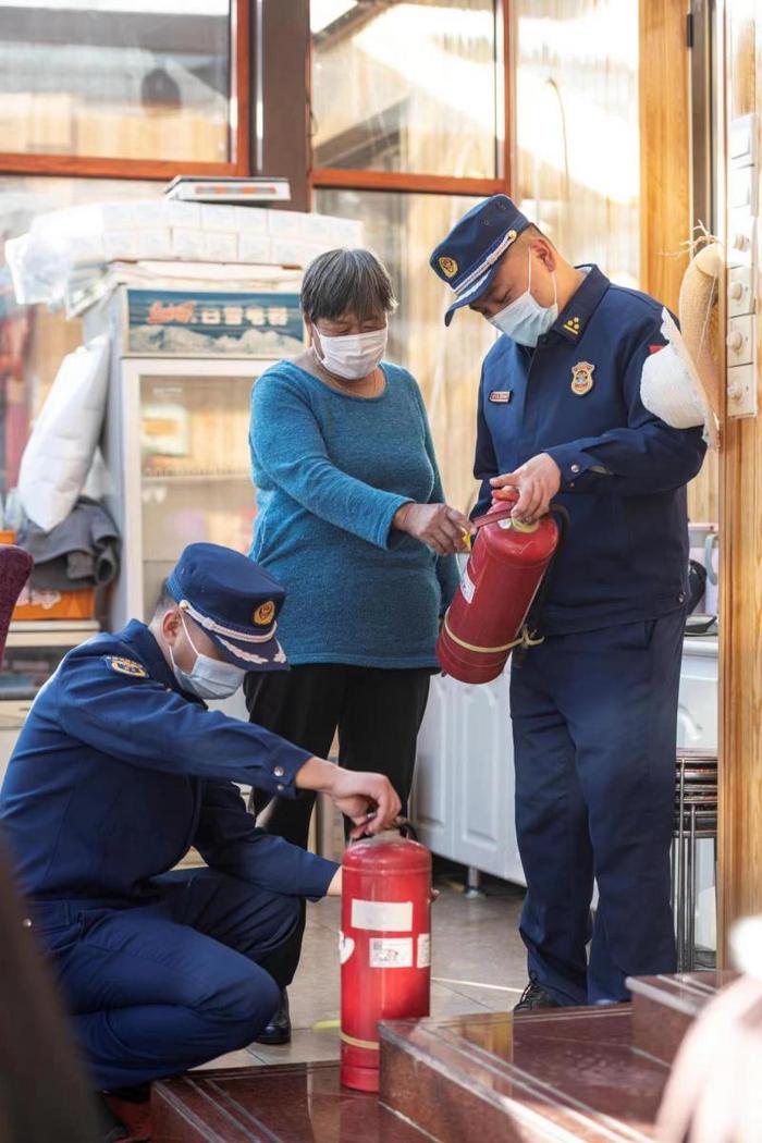 119时刻丨防止“小火亡人”   北京密云消防走村入户宣传防火知识