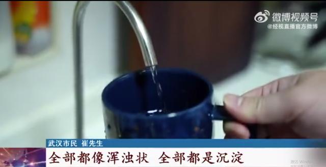 净水器水管接反全家喝了一年废水：孩子喝了一年的奶粉竟是污水泡的