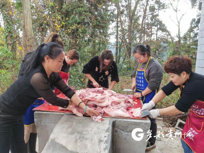 龙里冠山街道鸿运社区：农家腊肉香肠制作助力集体经济增收