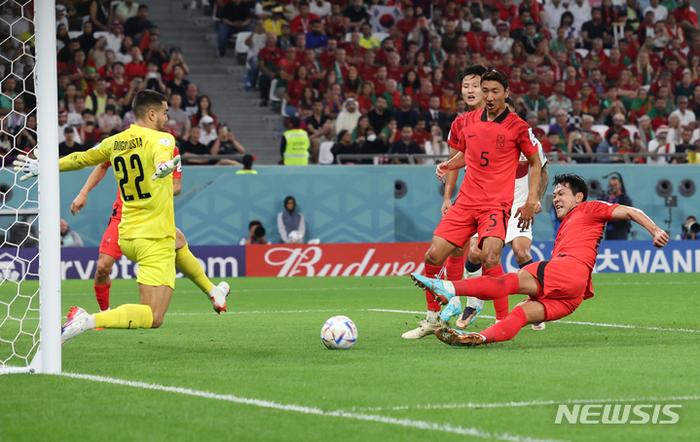 韩国2-1逆转葡萄牙，韩网民“恶搞”C罗并给其P出“韩国身份证”