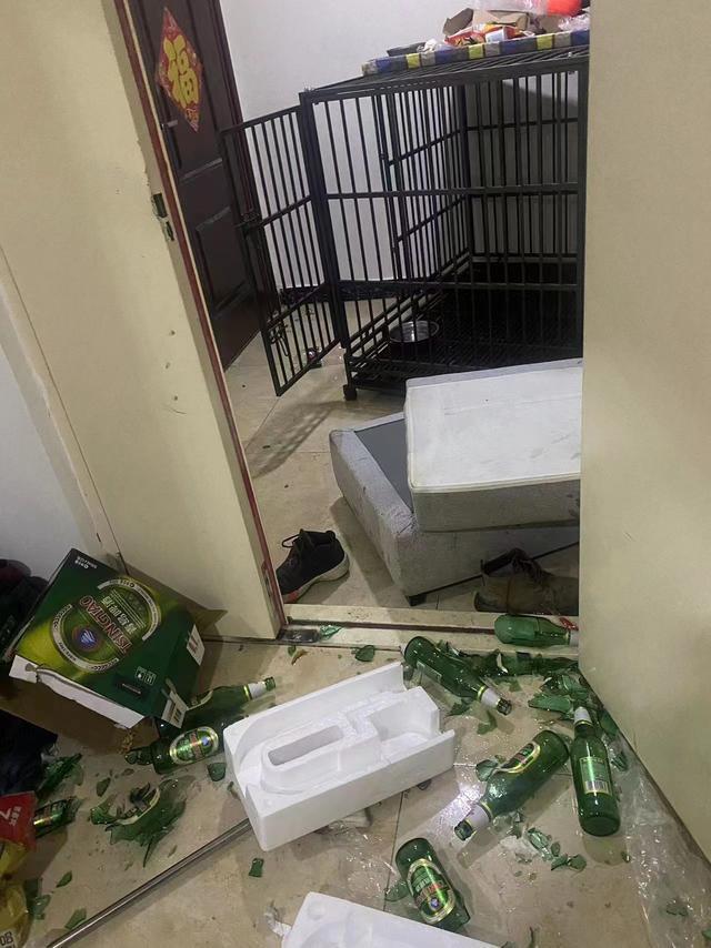 因谴责邻居锁消防通道养烈性犬，哈尔滨一男子被网友辱骂，律师：堵塞消防通道可处警告和500元以下罚款