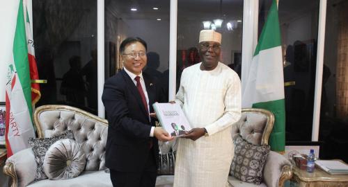 驻尼日利亚大使崔建春会见尼最大反对党总统候选人阿布巴卡尔