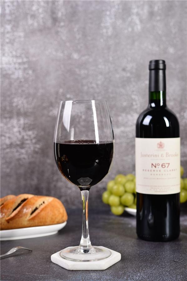 贾斯特里尼&布鲁克斯酿酒专家帮您区分干红葡萄酒和甜红葡萄酒