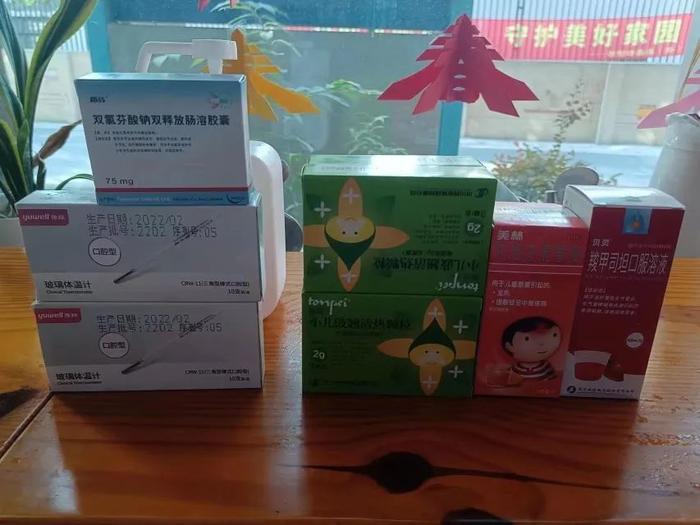 买不到药怎么办？上海“邻里互助群”不断刷屏共享药品，业主群纷纷开“晒”……