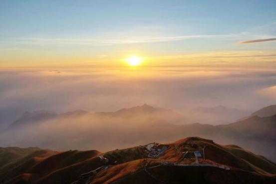 江西武功山：登高泡泉迎新年 冬季旅游人气旺