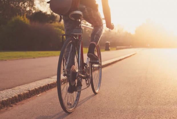 骑自行车撞人也能构成交通肇事罪吗？