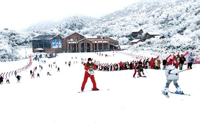 重庆文旅复苏·冰雪篇｜假期掀起“玩雪热” 金佛山、仙女山、南天湖景区人气爆满