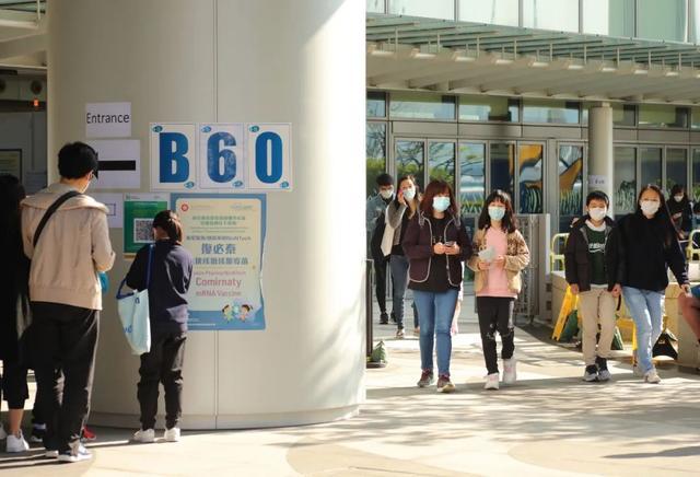 ▲ 2022年,香港,5至11岁儿童开始接种复必泰疫苗。图 / 视觉中国