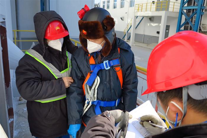 大庆石化水气厂空分车间“裸冷”查漏​保安全