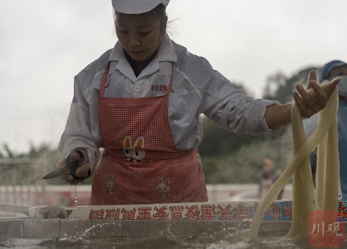 C视频｜传承百年老手艺 非遗传承人坚持手工制作苕粉30年