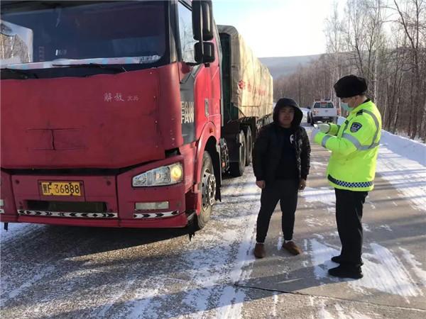 伊春市嘉荫公安交警大队重拳出击全面斩除道路交通“货”患