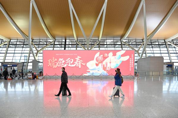 上海两大机场预计春运客流量650万人次 明起浦东机场国际航班恢复至疫情前原入境到港流程