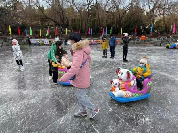 冬天的欢乐来了！北京昌平公园露天冰场开放