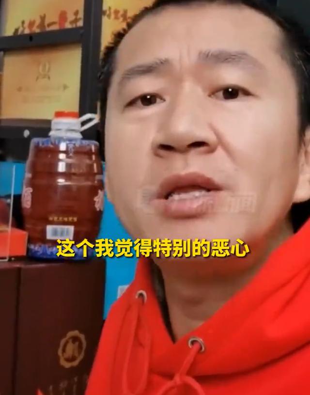 演员李嘉明指责电视收费乱象：花大几千买的电视看不了，打开全要收费，觉得特别恶心